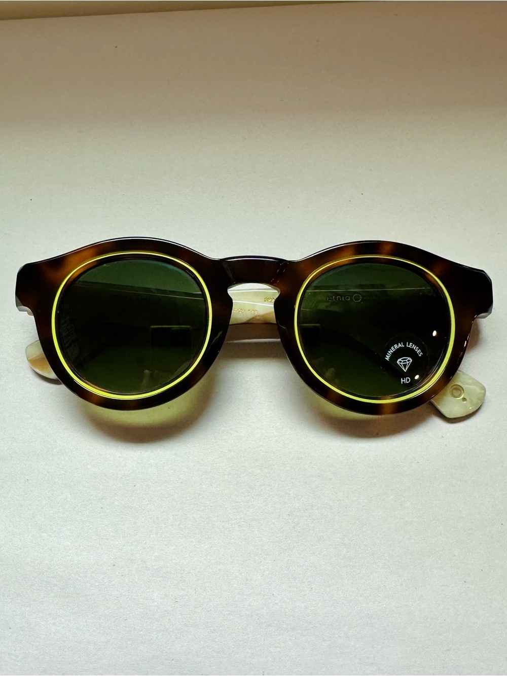 Retro Round Tortoiseshell Sunglasses with Green Lenses